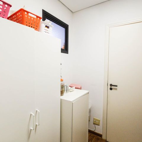 Apartamento à venda com 221m², 4 quartos e 4 vagas Apartamento à venda com 221m², 4 quartos e 4 vagasQuarto de Serviço