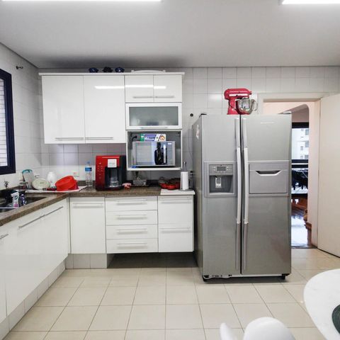 Apartamento à venda com 221m², 4 quartos e 4 vagas Apartamento à venda com 221m², 4 quartos e 4 vagasCozinha