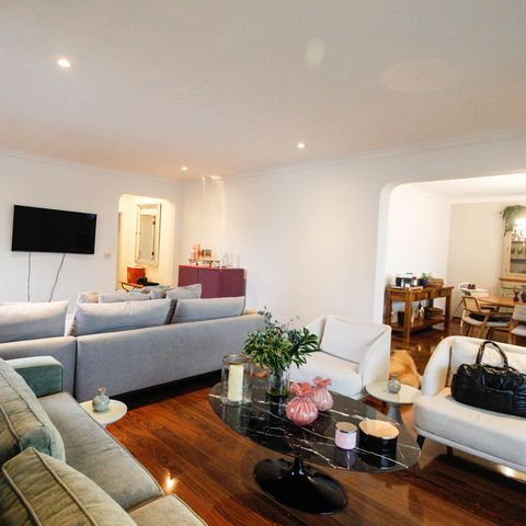 Apartamento à venda com 221m², 4 quartos e 4 vagas Apartamento à venda com 221m², 4 quartos e 4 vagasSala