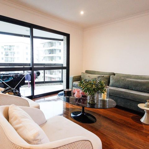 Apartamento à venda com 221m², 4 quartos e 4 vagas Apartamento à venda com 221m², 4 quartos e 4 vagasSala