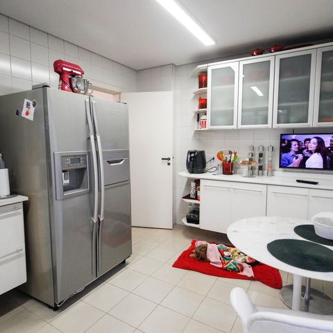 Apartamento à venda com 221m², 4 quartos e 4 vagas Apartamento à venda com 221m², 4 quartos e 4 vagasCozinha