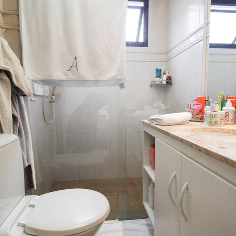 Apartamento à venda com 221m², 4 quartos e 4 vagas Apartamento à venda com 221m², 4 quartos e 4 vagasBanheiro da Suíte