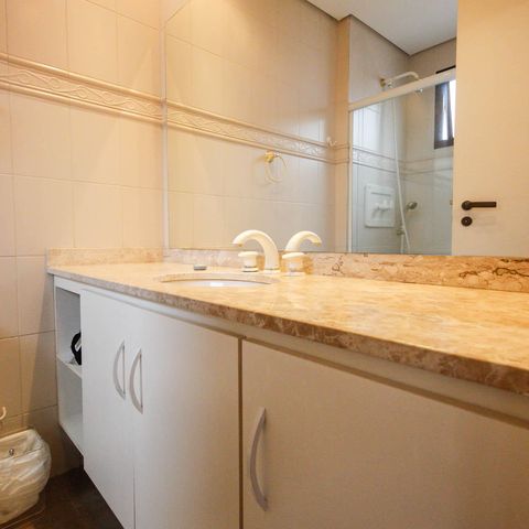 Apartamento à venda com 221m², 4 quartos e 4 vagas Apartamento à venda com 221m², 4 quartos e 4 vagasBanheiro Social