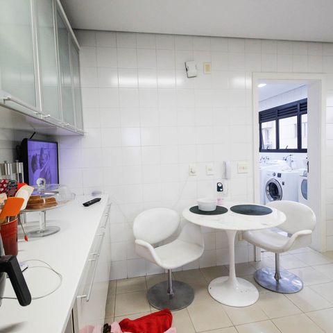 Apartamento à venda com 221m², 4 quartos e 4 vagas Apartamento à venda com 221m², 4 quartos e 4 vagasCozinha