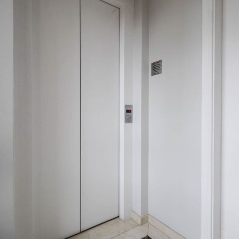 Apartamento à venda com 221m², 4 quartos e 4 vagas Apartamento à venda com 221m², 4 quartos e 4 vagasHall social