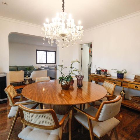 Apartamento à venda com 221m², 4 quartos e 4 vagas Apartamento à venda com 221m², 4 quartos e 4 vagasSala de jantar