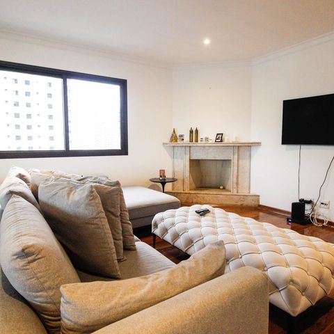 Apartamento à venda com 221m², 4 quartos e 4 vagas Apartamento à venda com 221m², 4 quartos e 4 vagasSala