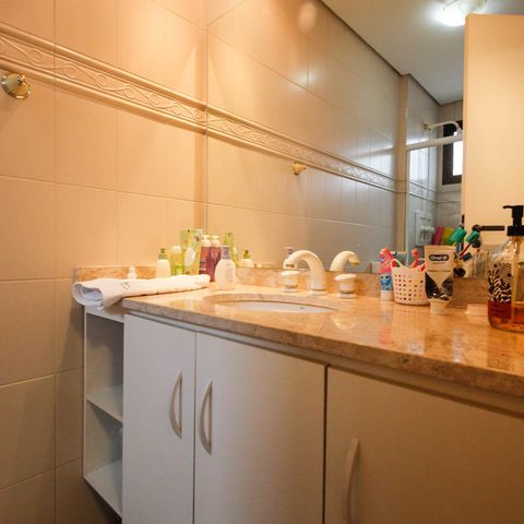 Apartamento à venda com 221m², 4 quartos e 4 vagas Apartamento à venda com 221m², 4 quartos e 4 vagasBanheiro Social