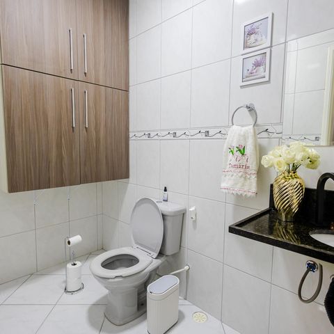 Casa à venda com 75m², 2 quartos e 2 vagas Casa à venda com 75m², 2 quartos e 2 vagasLavabo da Sala