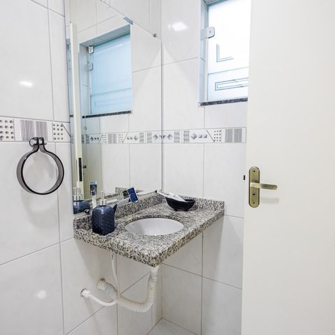 Casa à venda com 75m², 2 quartos e 2 vagas Casa à venda com 75m², 2 quartos e 2 vagasBanheiro 2