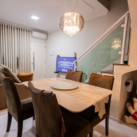 Casa à venda com 75m², 2 quartos e 2 vagas Casa à venda com 75m², 2 quartos e 2 vagasSala