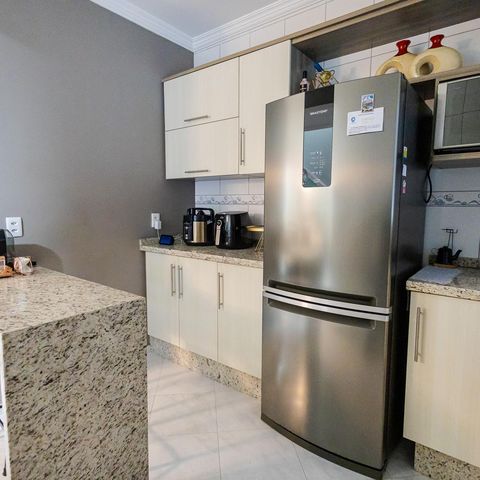 Casa à venda com 75m², 2 quartos e 2 vagas Casa à venda com 75m², 2 quartos e 2 vagasCozinha