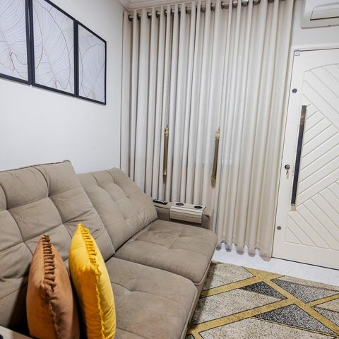 Casa à venda com 75m², 2 quartos e 2 vagas Casa à venda com 75m², 2 quartos e 2 vagasSala
