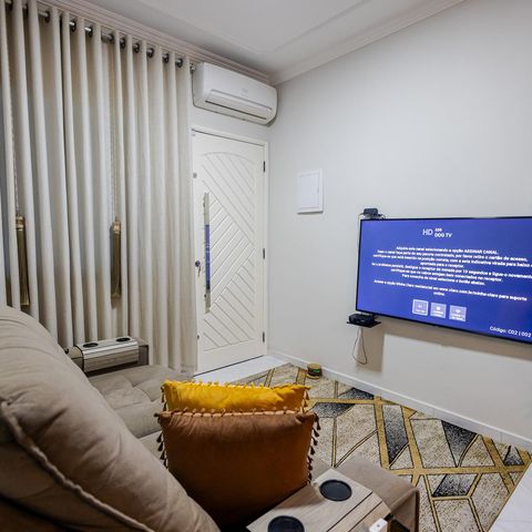 Casa à venda com 75m², 2 quartos e 2 vagas Casa à venda com 75m², 2 quartos e 2 vagasSala