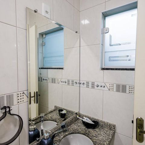 Casa à venda com 75m², 2 quartos e 2 vagas Casa à venda com 75m², 2 quartos e 2 vagasBanheiro 2
