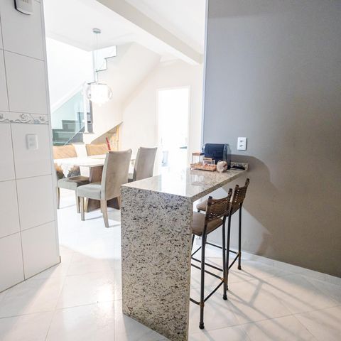 Casa à venda com 75m², 2 quartos e 2 vagas Casa à venda com 75m², 2 quartos e 2 vagasCozinha