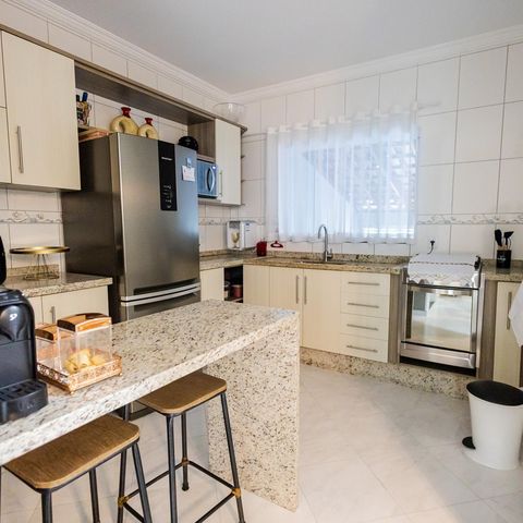 Casa à venda com 75m², 2 quartos e 2 vagas Casa à venda com 75m², 2 quartos e 2 vagasCozinha