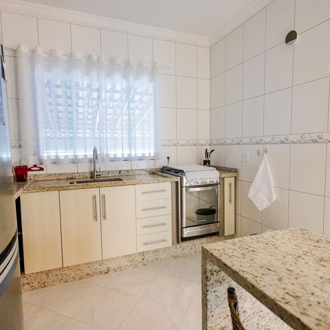 Casa à venda com 75m², 2 quartos e 2 vagas Casa à venda com 75m², 2 quartos e 2 vagasCozinha