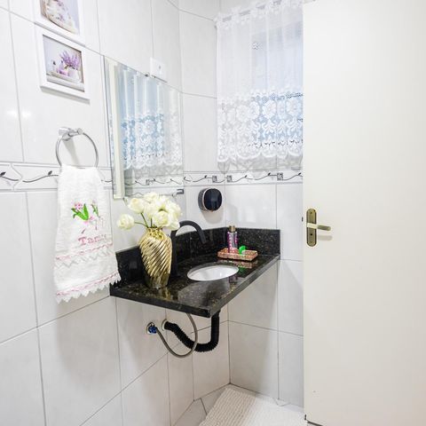 Casa à venda com 75m², 2 quartos e 2 vagas Casa à venda com 75m², 2 quartos e 2 vagasLavabo da Sala