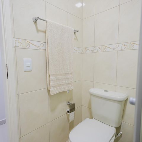 Casa à venda com 75m², 2 quartos e 2 vagas Casa à venda com 75m², 2 quartos e 2 vagasBanheiro