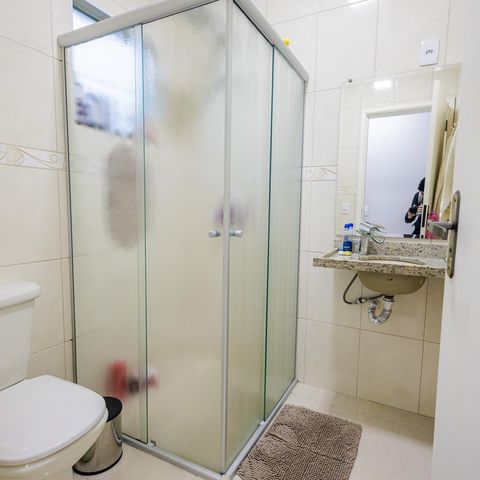 Casa à venda com 75m², 2 quartos e 2 vagas Casa à venda com 75m², 2 quartos e 2 vagasBanheiro