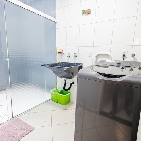 Casa à venda com 75m², 2 quartos e 2 vagas Casa à venda com 75m², 2 quartos e 2 vagasÁrea de Serviço