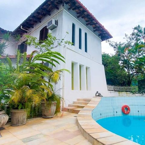 Casa à venda com 580m², 4 quartos e 4 vagas