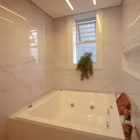 Apartamento à venda com 190m², 4 quartos e 3 vagasBanheiro da Suíte 1