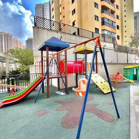Apartamento para alugar com 100m², 3 quartos e 2 vagas Apartamento para alugar com 100m², 3 quartos e 2 vagasÁrea comum - Playground
