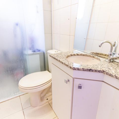 Casa de condomínio à venda com 91m², 3 quartos e 2 vagas Casa de condomínio à venda com 91m², 3 quartos e 2 vagasBanheiro da Suíte