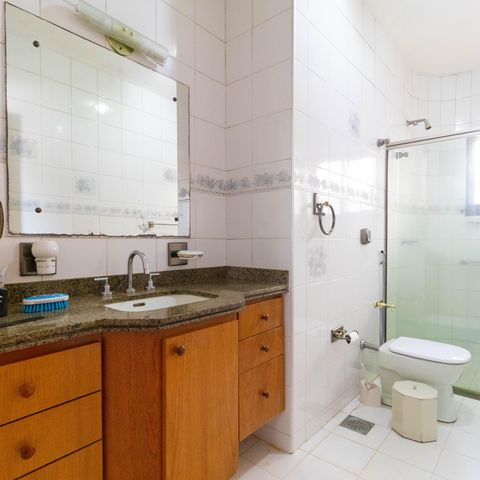 Casa para alugar com 450m², 5 quartos e 4 vagasBanheiro da Suíte 01