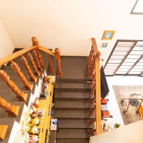 Casa para alugar com 450m², 5 quartos e 4 vagasEscada