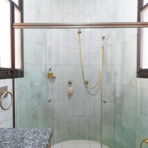 Casa para alugar com 450m², 5 quartos e 4 vagasBanheiro da Suíte 05