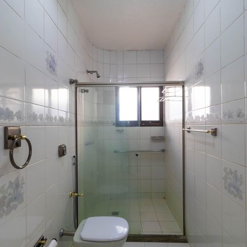 Casa para alugar com 450m², 5 quartos e 4 vagasBanheiro da Suíte 01