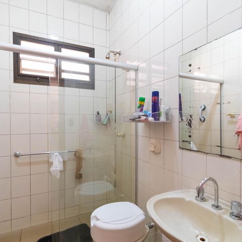 Casa para alugar com 450m², 5 quartos e 4 vagasBanheiro de Serviço