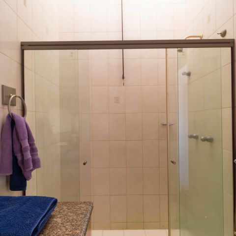 Casa para alugar com 450m², 5 quartos e 4 vagasBanheiro da Suíte 02