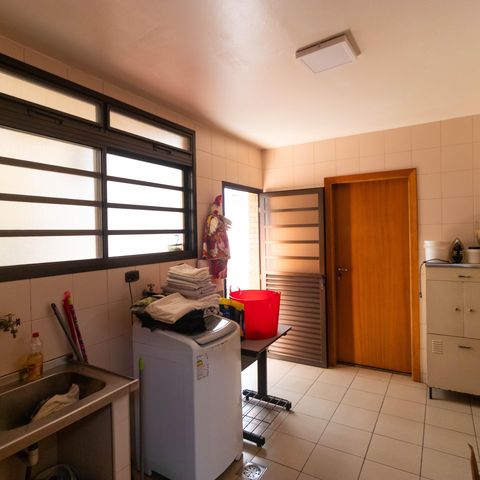 Casa para alugar com 450m², 5 quartos e 4 vagasÁrea de Serviço