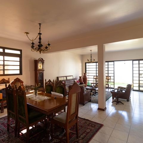 Casa para alugar com 450m², 5 quartos e 4 vagasSalas