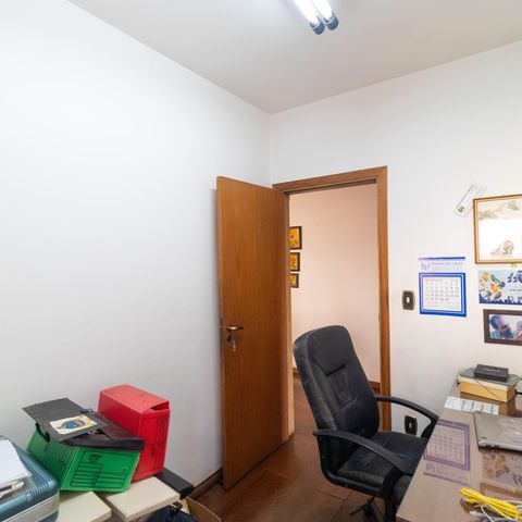 Casa para alugar com 450m², 5 quartos e 4 vagasEscritório