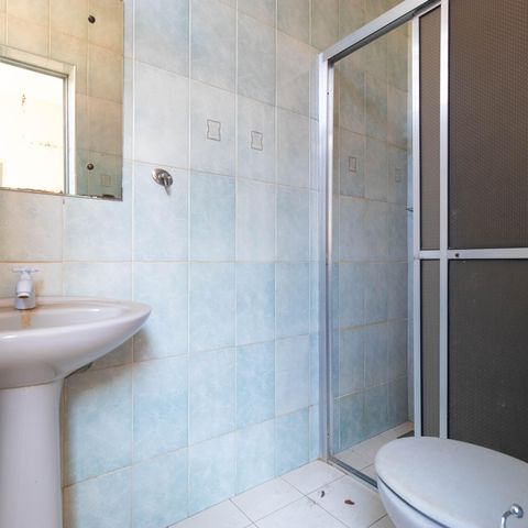 Casa para alugar com 450m², 5 quartos e 4 vagasBanheiro do Quintal