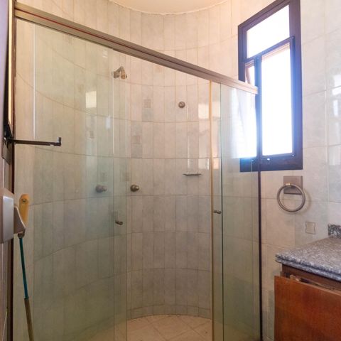 Casa para alugar com 450m², 5 quartos e 4 vagasBanheiro da Suíte 03