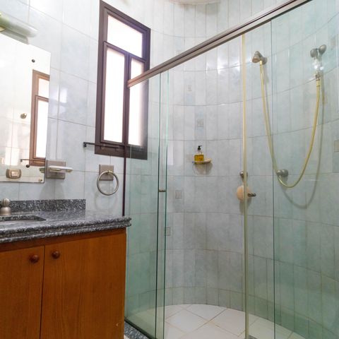 Casa para alugar com 450m², 5 quartos e 4 vagasBanheiro da Suíte 05