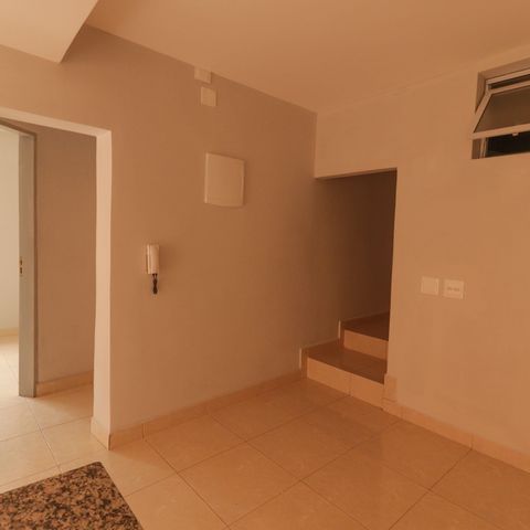 Casa à venda com 190m², 8 quartos e sem vaga Casa à venda com 190m², 8 quartos e sem vagaSala