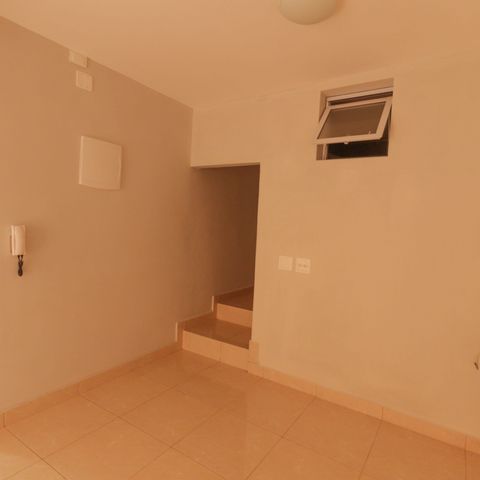 Casa à venda com 190m², 8 quartos e sem vaga Casa à venda com 190m², 8 quartos e sem vagaSala