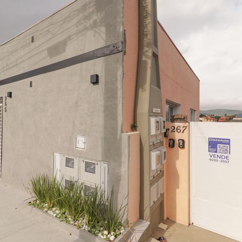 Casa à venda com 190m², 8 quartos e sem vaga Casa à venda com 190m², 8 quartos e sem vagaFachada
