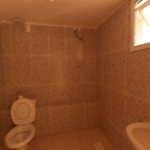 Casa à venda com 190m², 8 quartos e sem vaga Casa à venda com 190m², 8 quartos e sem vagaBanheiro