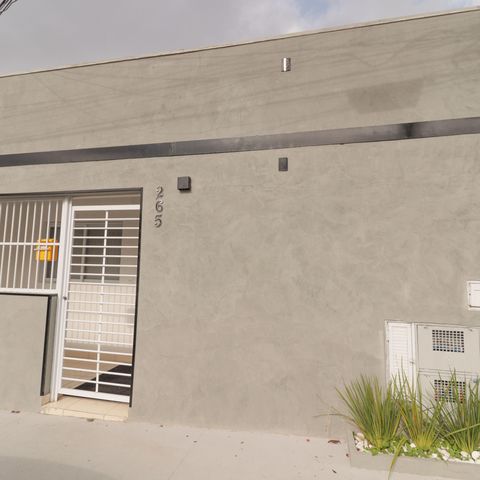 Casa à venda com 190m², 8 quartos e sem vaga Casa à venda com 190m², 8 quartos e sem vagaFachadaFachada