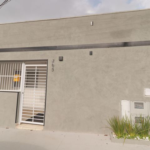 Casa à venda com 190m², 8 quartos e sem vaga Casa à venda com 190m², 8 quartos e sem vagaFachada