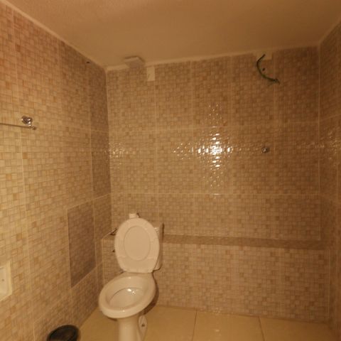 Casa à venda com 190m², 8 quartos e sem vaga Casa à venda com 190m², 8 quartos e sem vagaBanheiro
