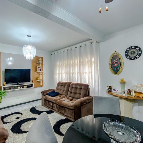 Casa à venda com 95m², 2 quartos e 2 vagasSala